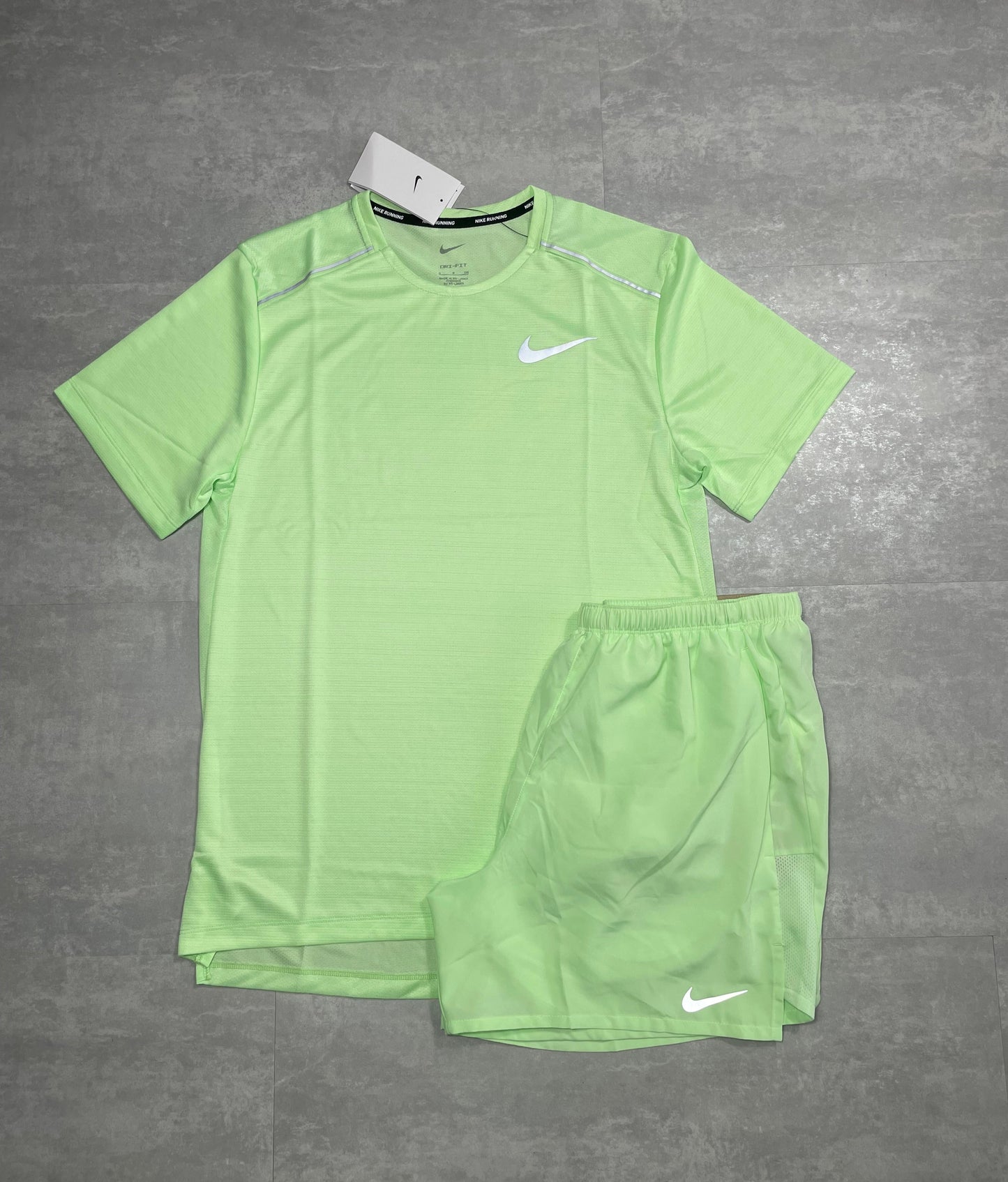 NIKE CHALLENGER 5" SHORTS - VAPOUR GREEN
