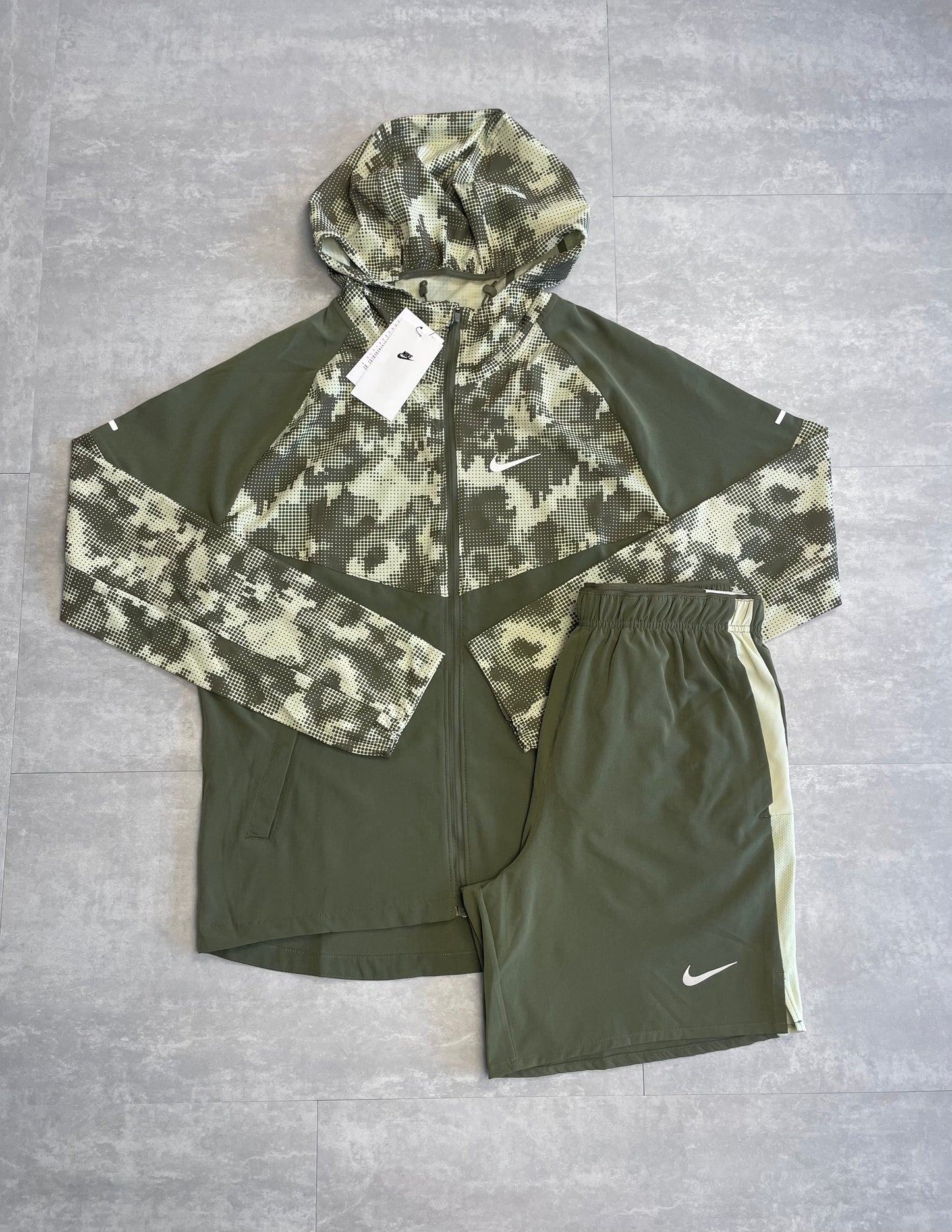 NIKE REPEL CAMO WINDRUNNER - KHAKI