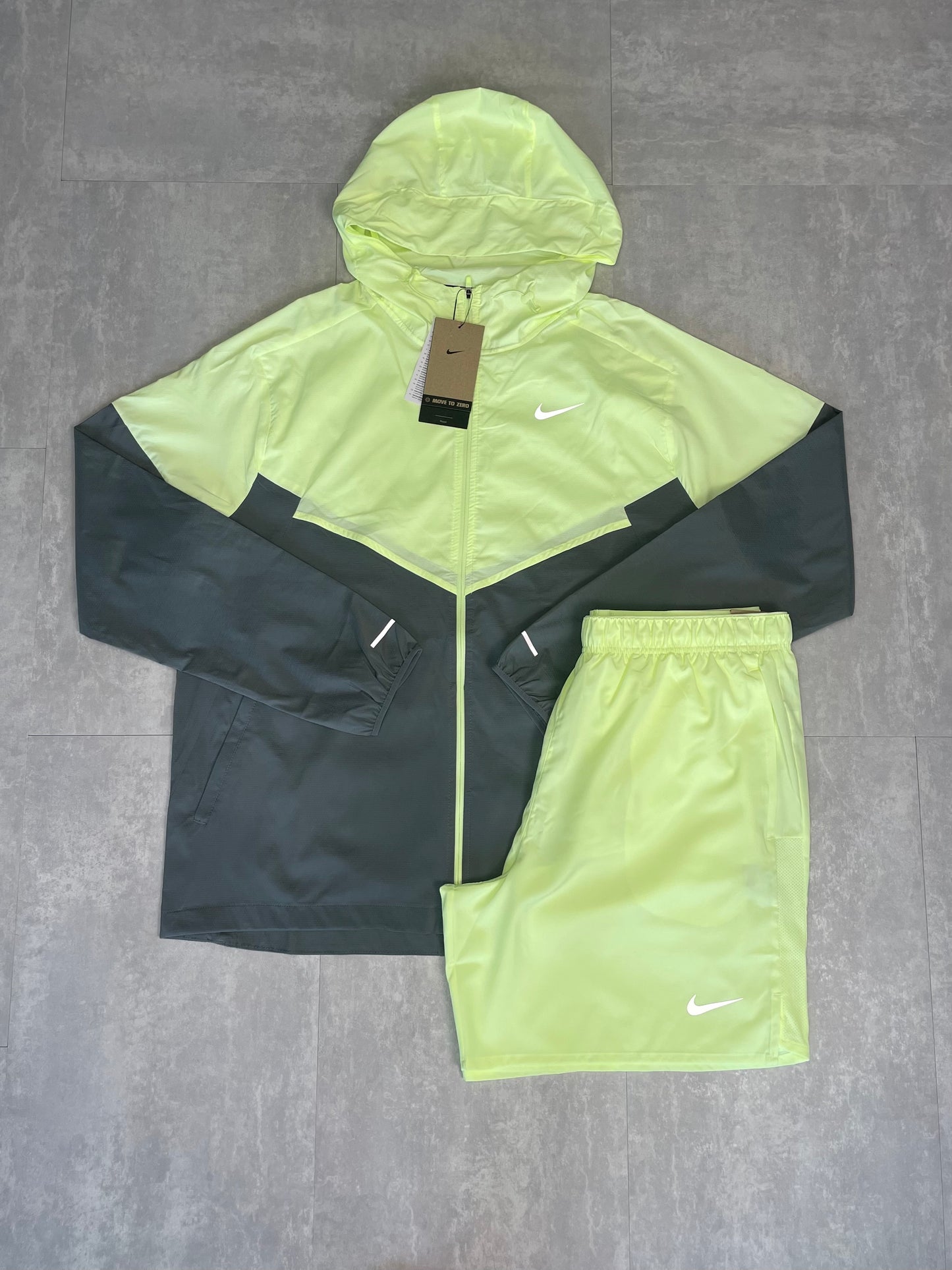NIKE CHALLENGER SHORTS 7" - BARELY VOLT