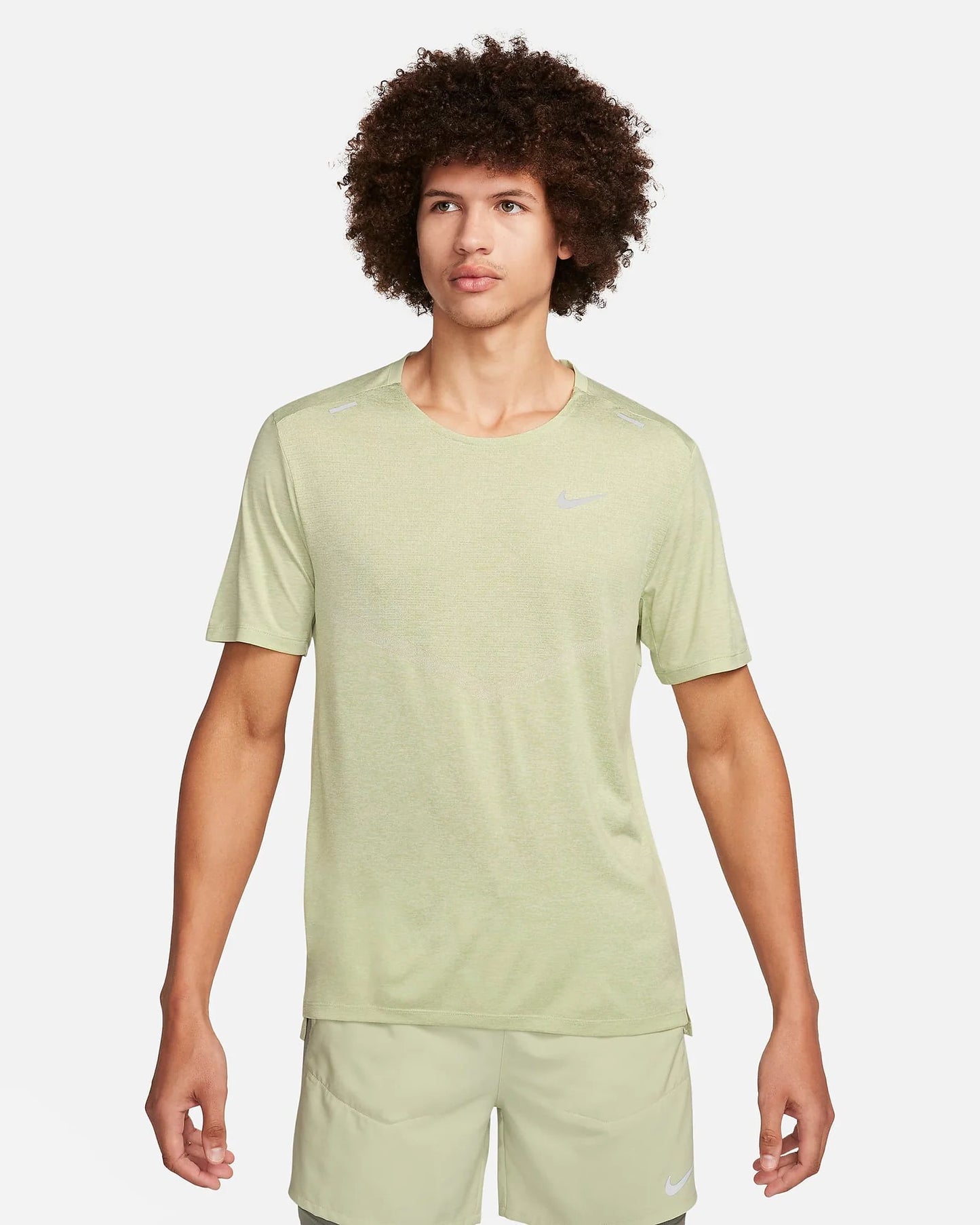 NIKE 365 RISE TEE - OLIVE AURA