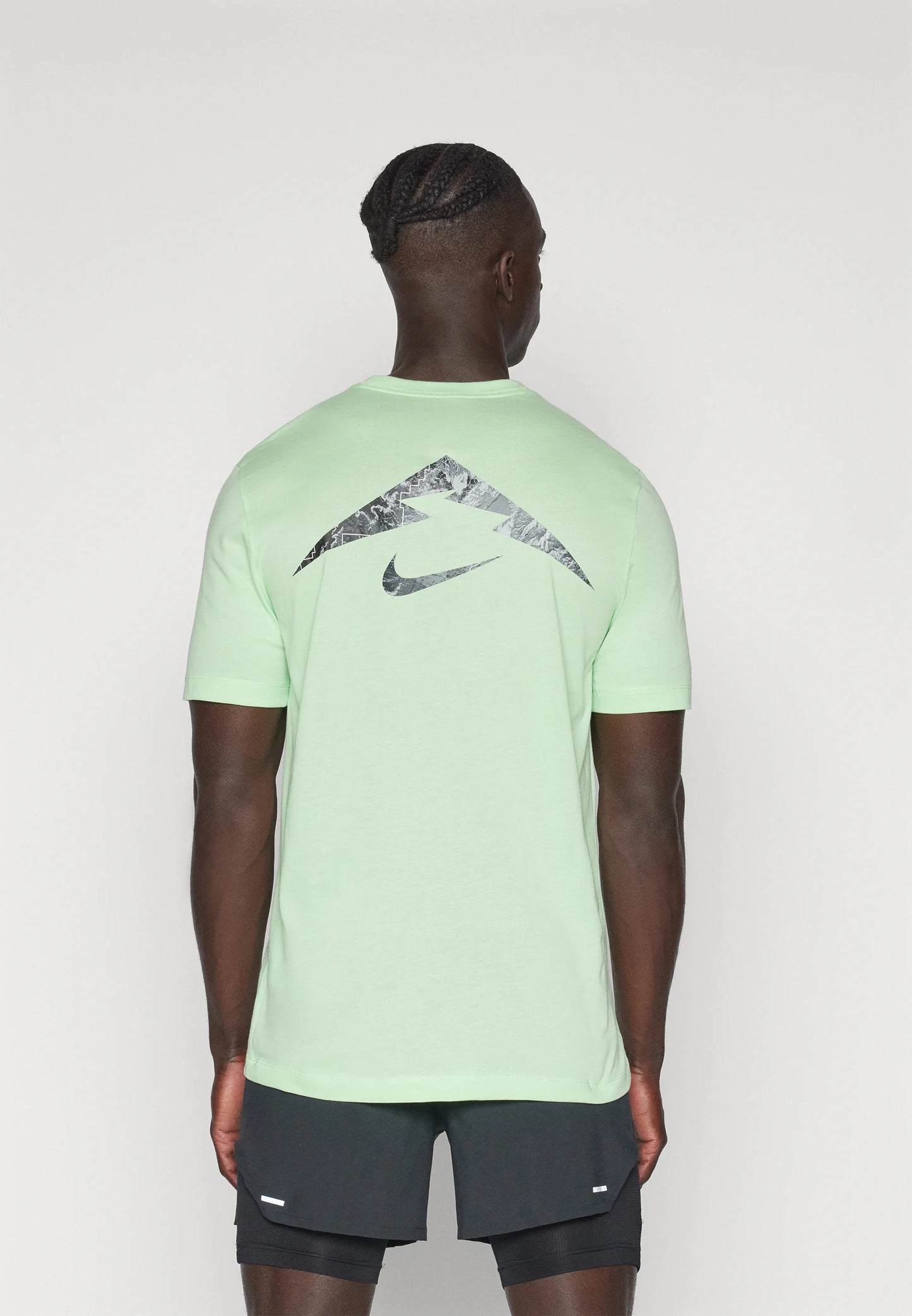 NIKE TRAIL T-SHIRT - VAPOUR GREEN