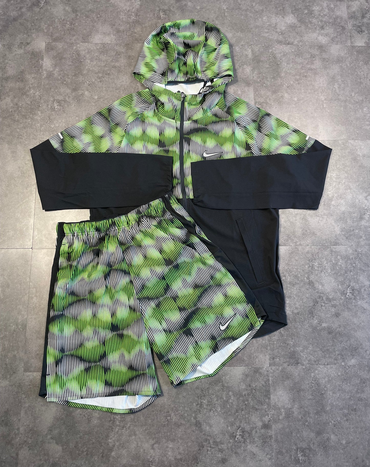 NIKE FESTIVAL CHALLENGER SHORTS 7" - GREEN/BLACK