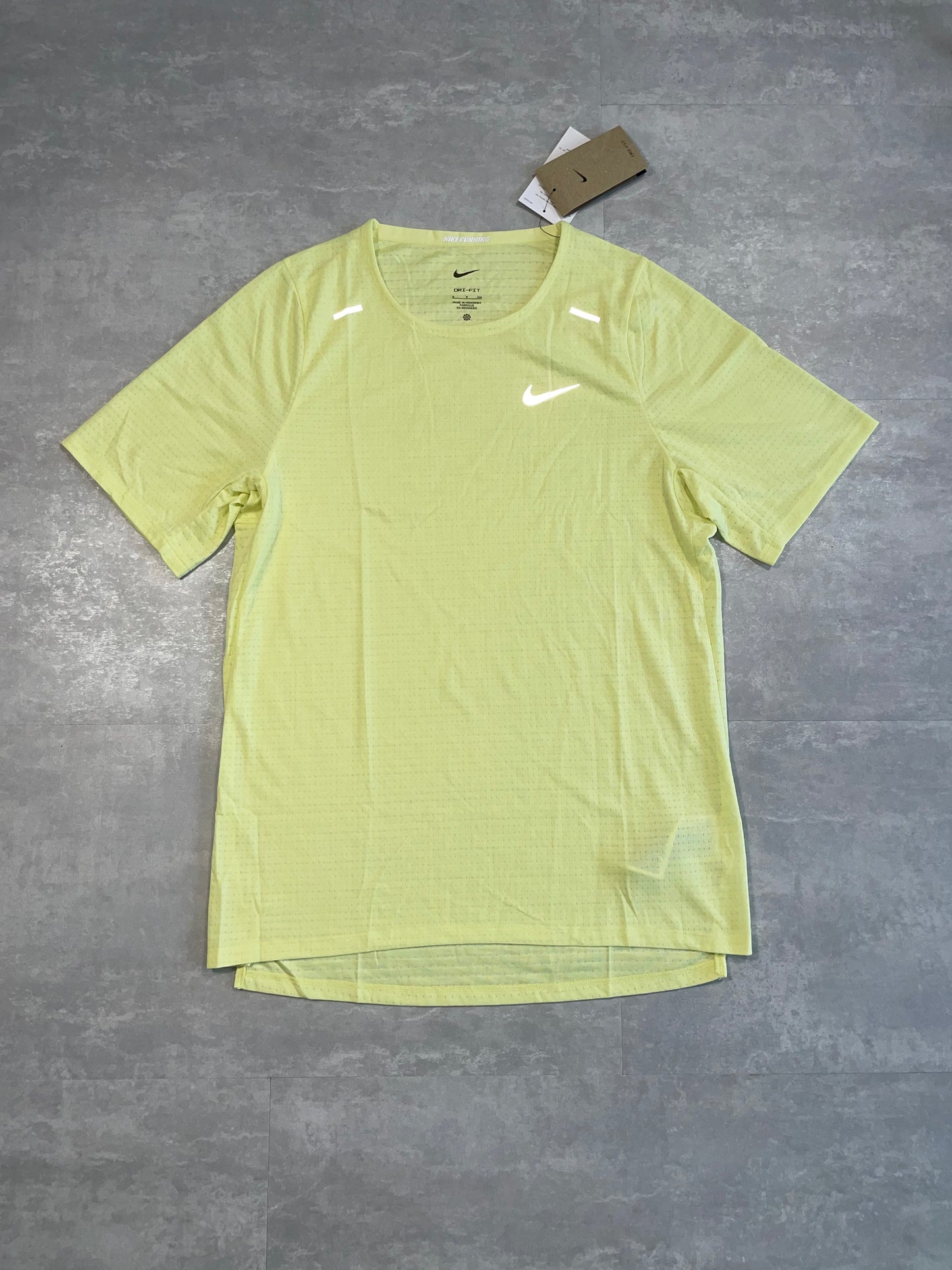 NIKE RISE 365 TEE - LUMINOUS GREEN