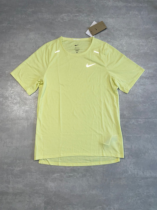 NIKE RISE 365 TEE - LUMINOUS GREEN