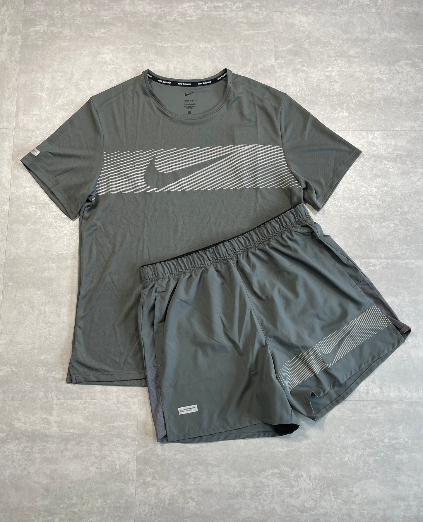 NIKE FLASH MILER - GREY