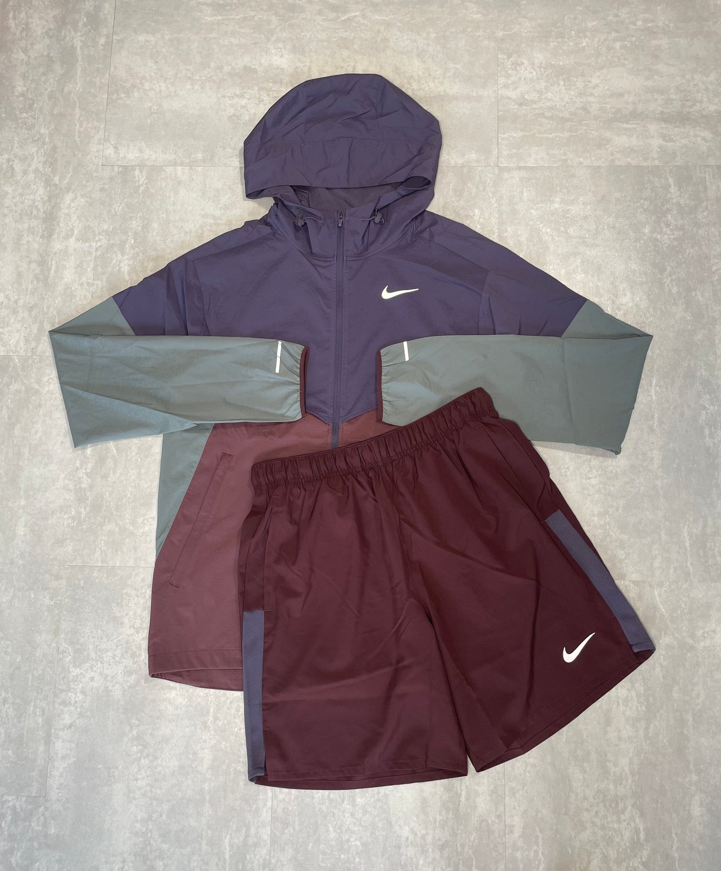 NIKE UV WINDRUNNER - BURGUNDY CRUSH