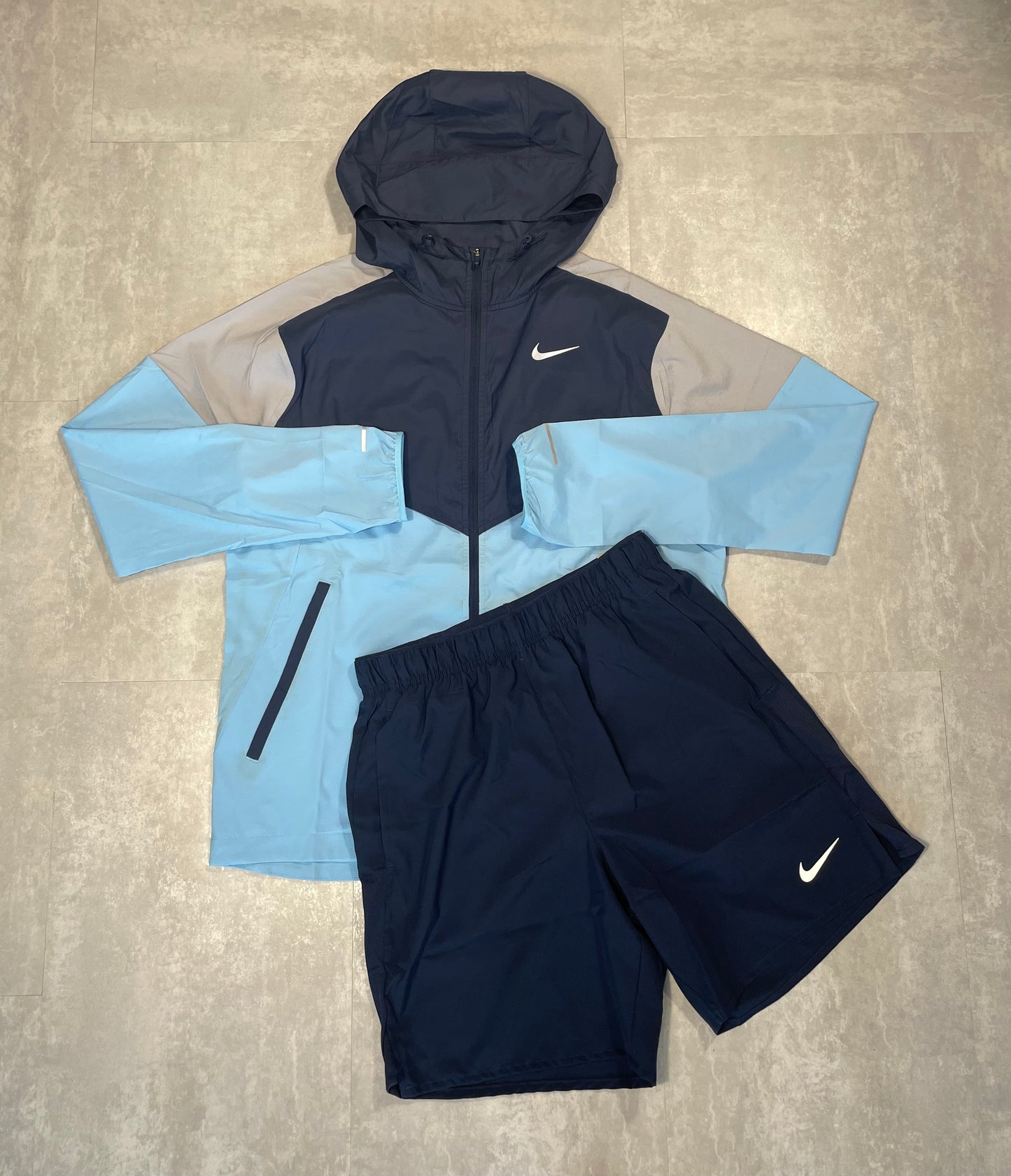 NIKE UV WINDRUNNER - AQUARIUS BLUE
