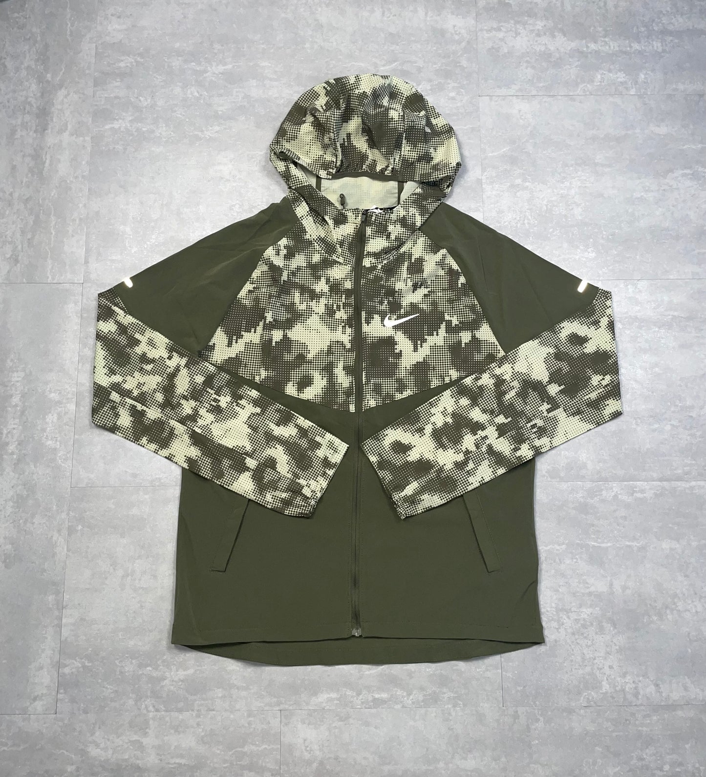 NIKE REPEL CAMO WINDRUNNER - KHAKI