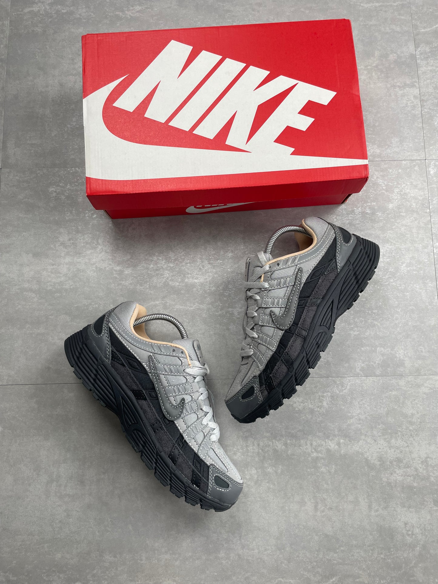 NIKE P6000 - SMOKE GREY