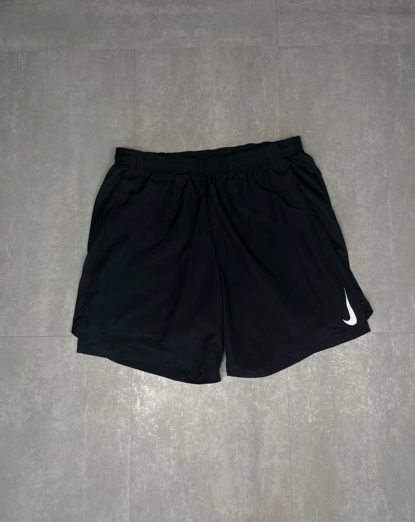 NIKE CHALLENGER SHORTS 7" - BLACK