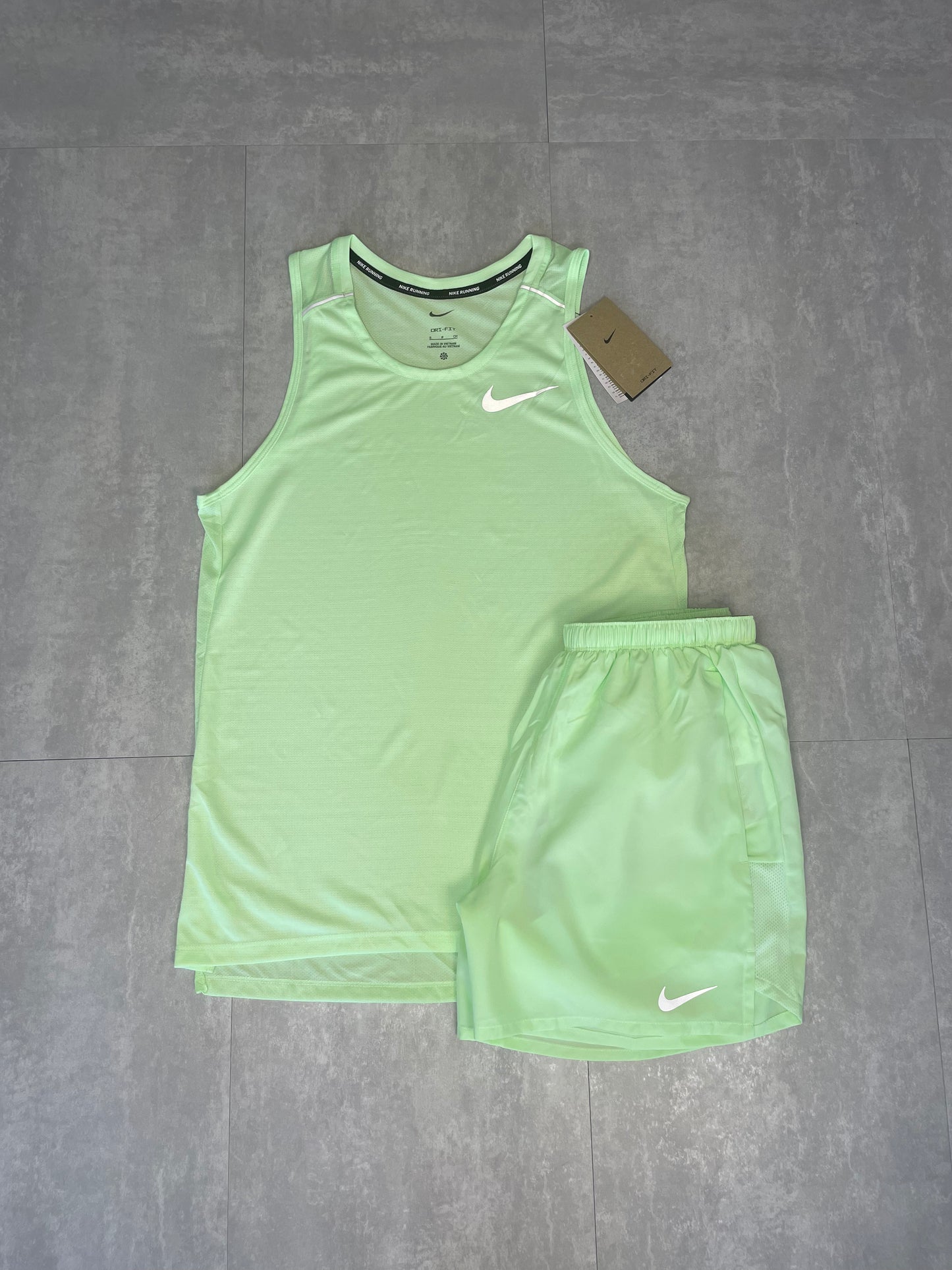 NIKE MILER 1.0 VEST - VAPOUR GREEN