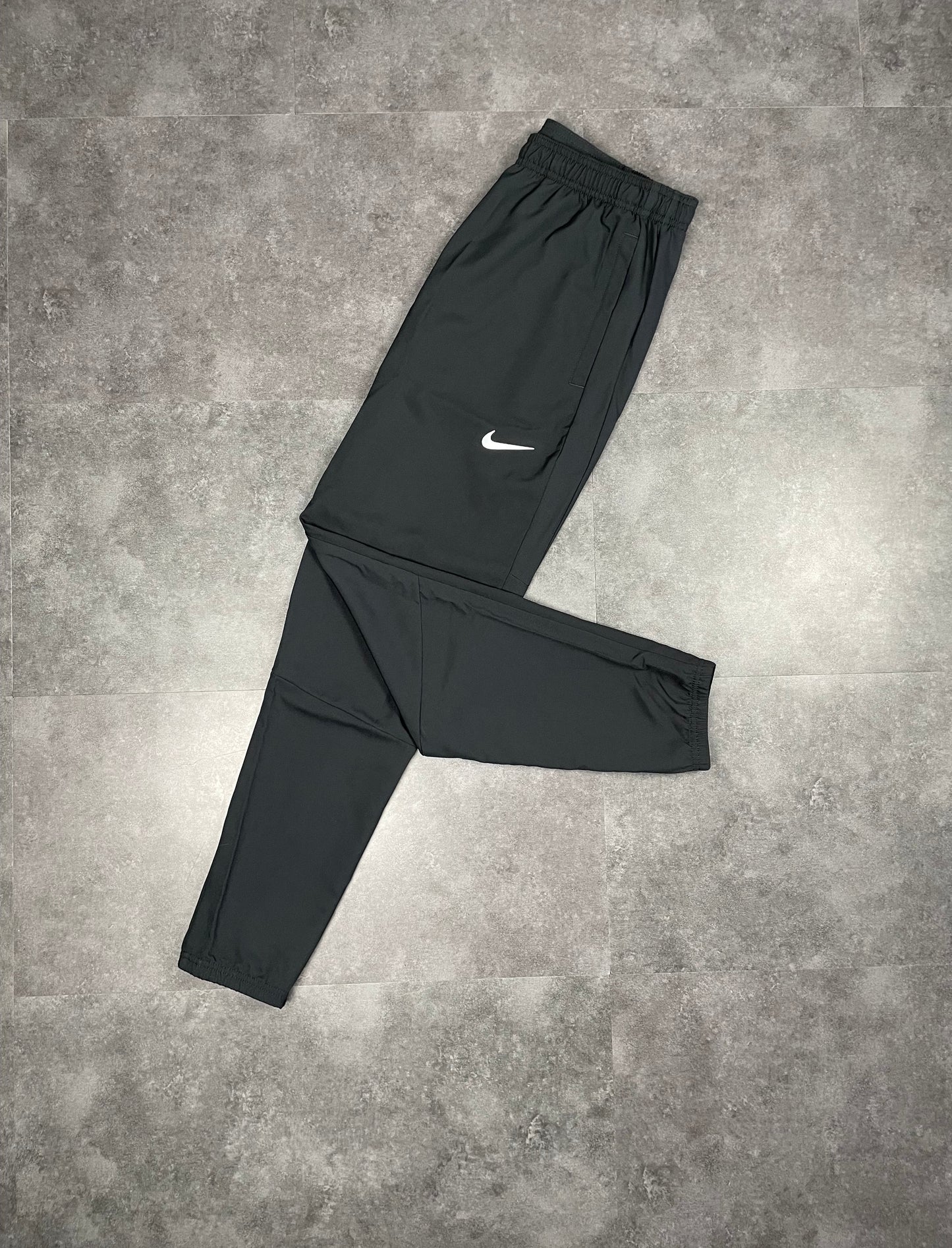 NIKE CHALLENGER WOVEN PANTS - BLACK