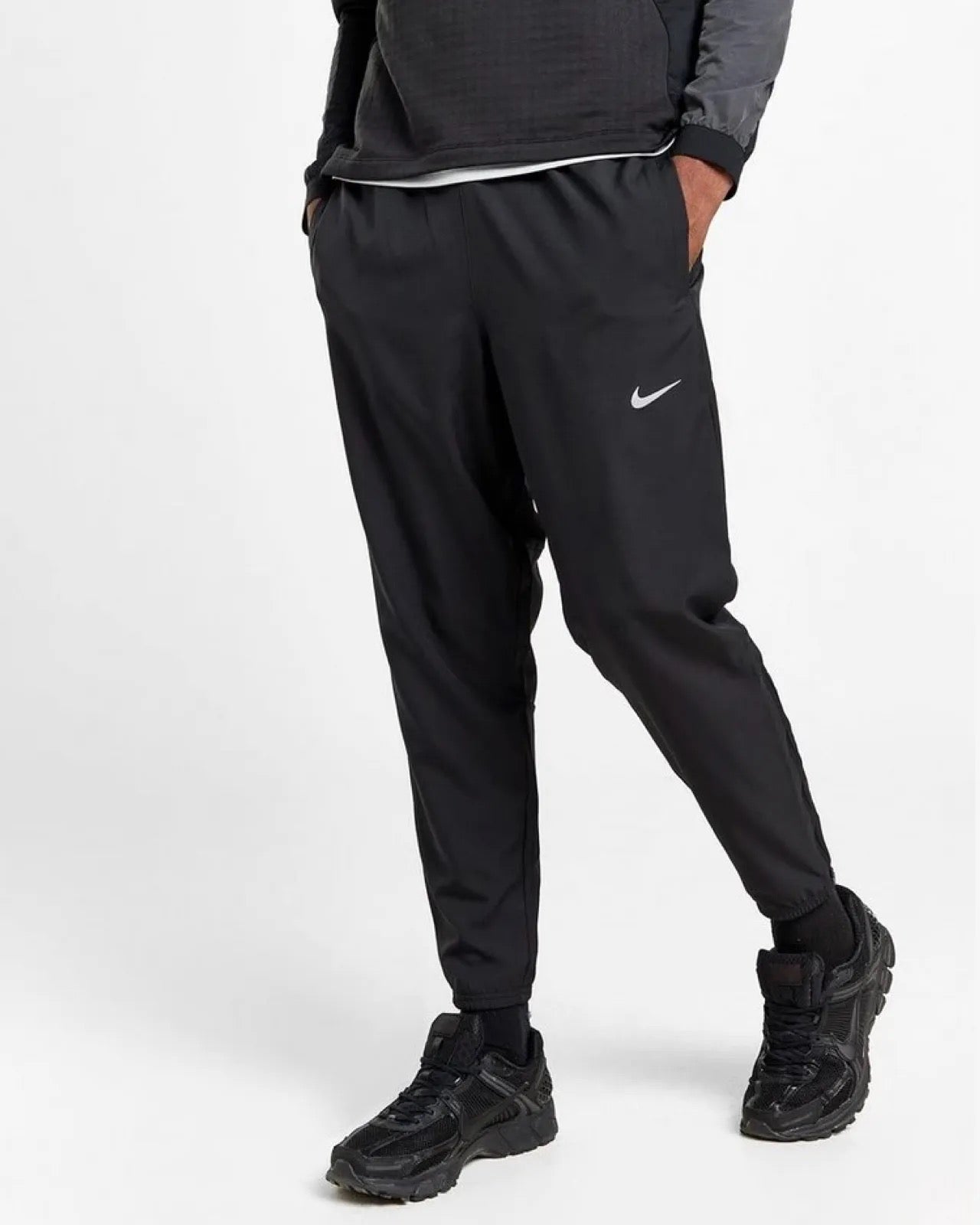 NIKE CHALLENGER WOVEN PANTS - BLACK